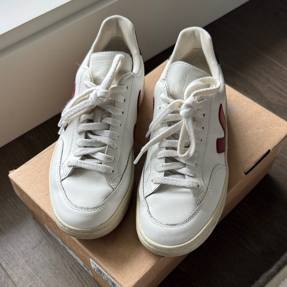 Veja White Sneakers. EU 38 / US 7.